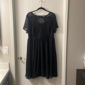 Flowy black lace retro dress